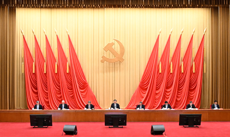 4月3日，學(xué)習貫徹習近平新時代中國特色社會主義思想主題教育工作會議在北京召開。中共中央總書記、國家主席、中央軍委主席習近平出席會議并發(fā)表重要講話。李強、趙樂際、王滬寧、蔡奇、丁薛祥、李希、韓正出席會議。