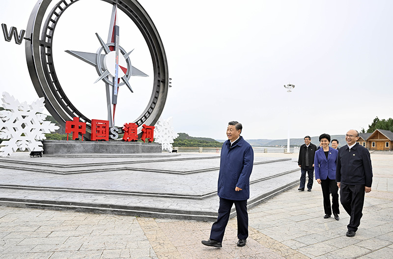 9月6日至8日，中共中央總書(shū)記、國(guó)家主席、中央軍委主席習(xí)近平在黑龍江考察。這是6日下午，習(xí)近平在大興安嶺地區(qū)漠河市北極村考察。